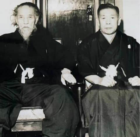 写真「橘孝三郎（左）と三上卓」